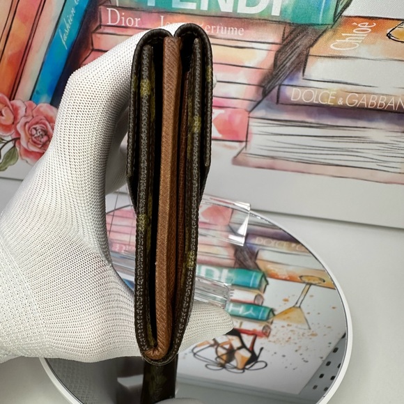 LOUIS VUITTON ELISE WALLET - Picture 13 of 17